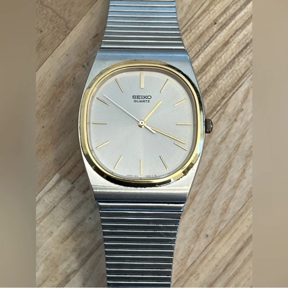 Seiko Men's Watch Rare Vintage Gold Plated Bezel Stainless Adjustable Bracelet